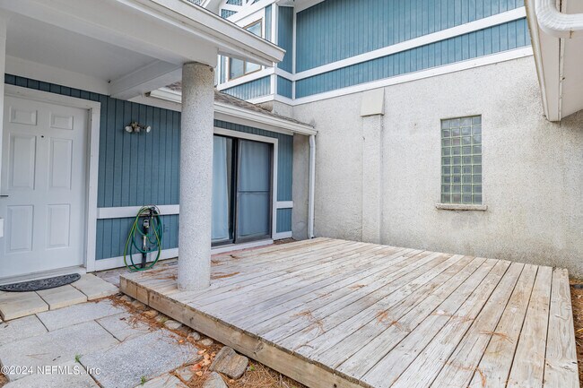 Foto del edificio - 8118 Baymeadows Cir E
