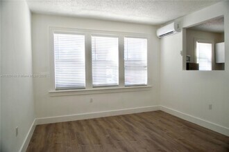 Building Photo - 501 SW 6th Ct