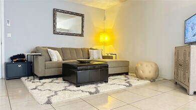 Building Photo - 4046 NW 19th St