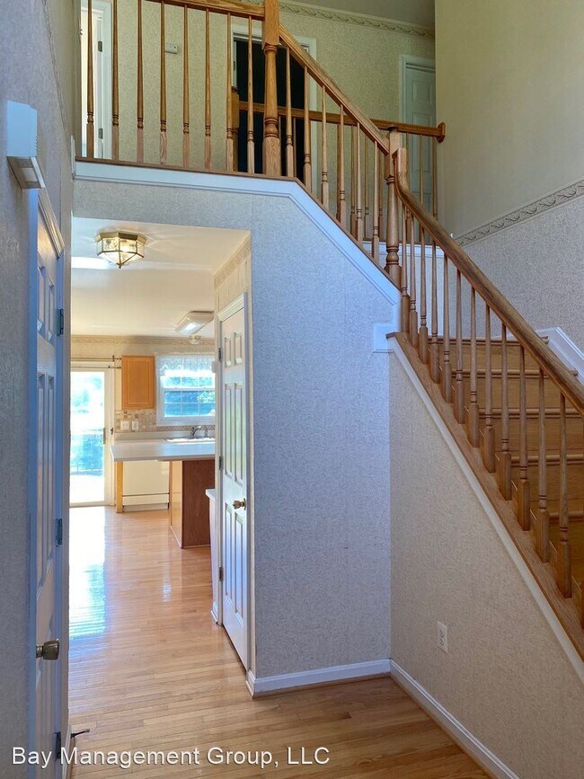 Building Photo - 4 br, 2.5 bath House - 8716 Gerst Ave