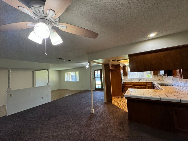 Foto del edificio - 3 Bedroom/2 Bath Home Off of South H Near ...