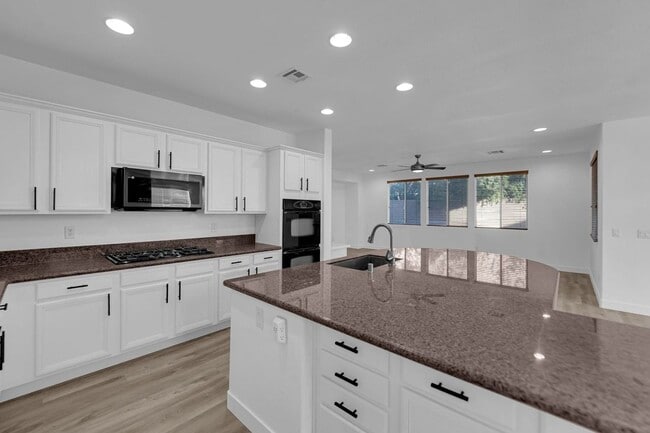 Building Photo - 914 Armandito Dr