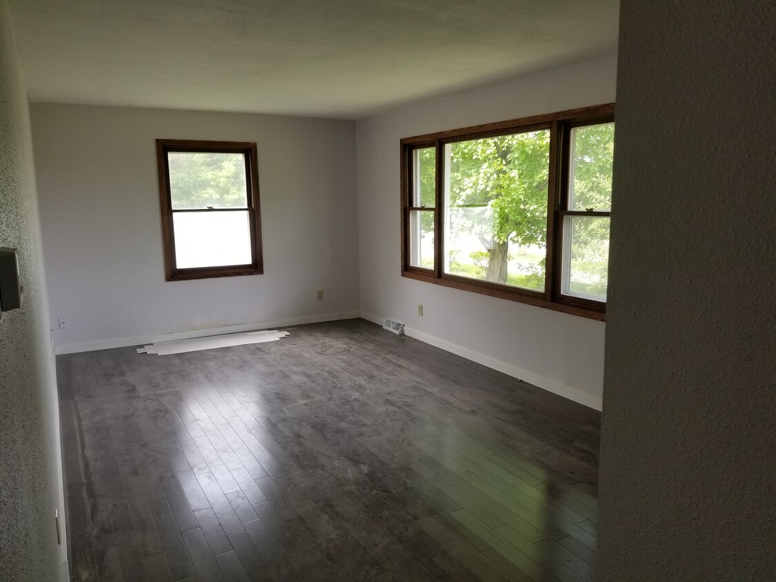 Primary Photo - 1102 University Dr SE