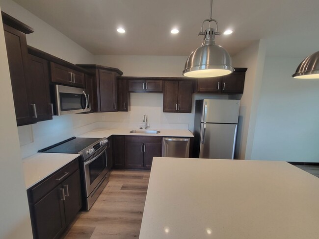 Building Photo - Brand New 3 bedroom, 2 bathroom Town home ...