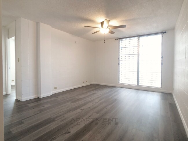 Building Photo - $500 1ST MONTH RENT SPECIAL | EXTREMELY SP...