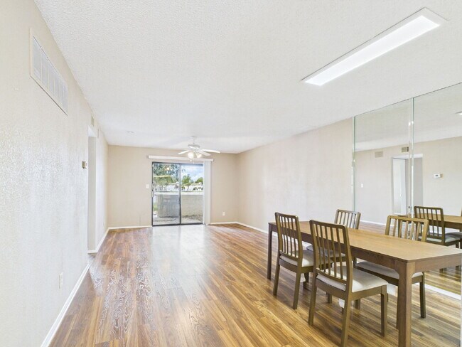 Foto del edificio - Waterfront Ground Floor Gem