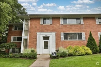Building Photo - 2640 Highland Ave