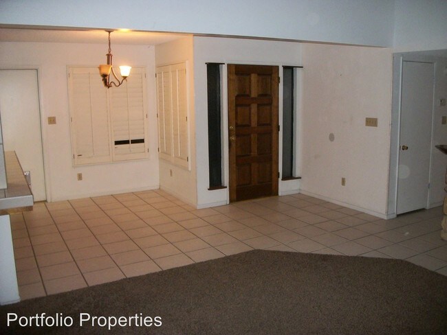 Building Photo - 3204 La Costa St