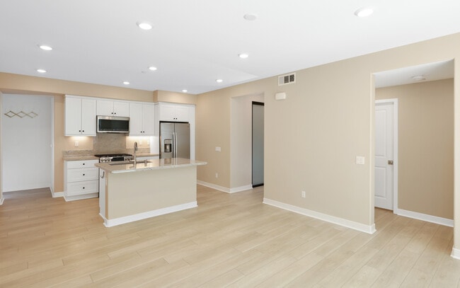 Building Photo - 1100 Lasso Way