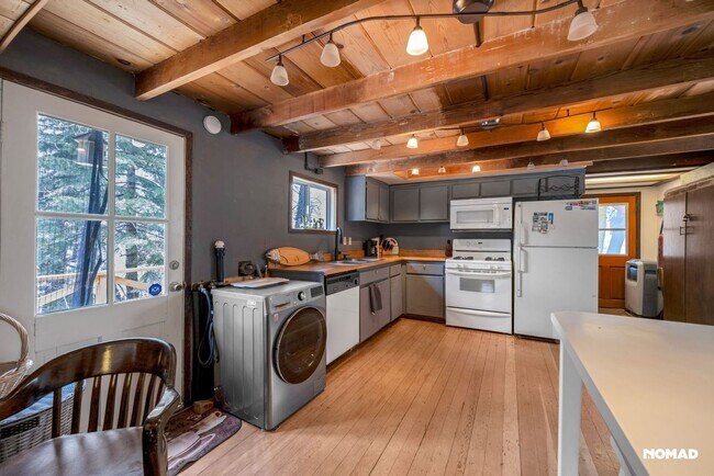 Building Photo - Lovely Home: 2BR+Bonus at Cul-De-Sac in Gr...
