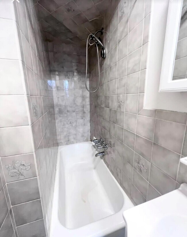 Foto del edificio - 707 E 189th St