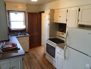 Building Photo - 1405 5th St NE