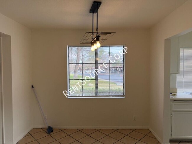 Building Photo - 2554 Olive Dr