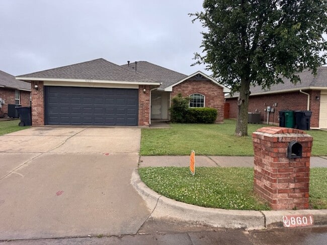 3 bed 2 bath, great colors, furnishings and amenities! Storm Shelter! Moore Schools , call us to... - 3 bed 2 bath, great colors, furnishings and amenities!  Storm Shelter! Moore Schools , call us to... House