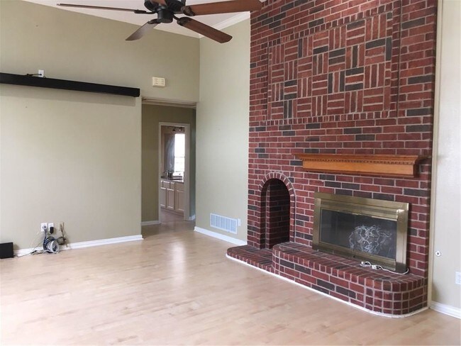 Building Photo - 2237 Eldger Dr