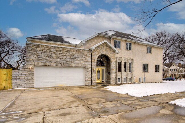 Building Photo - 11 N County Line Rd