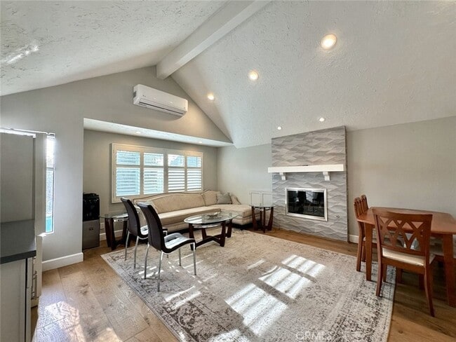 Foto del edificio - 1001 N Isabel St