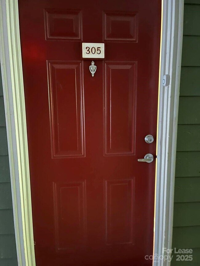 Foto del edificio - 2000 Olde Eastwood Village Blvd