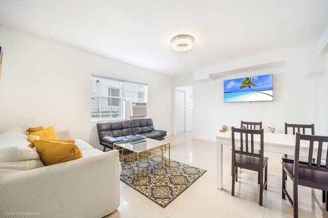 Foto del edificio - 6966 Byron Ave