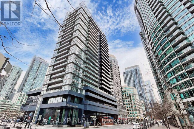 Photo du bâtiment - 352-352 Front St W