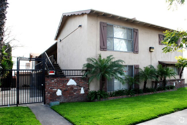 Building Photo - 2114 S Mallul Dr