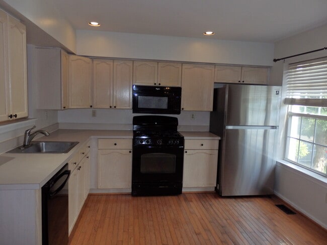 Building Photo - 4574 Louise Saint Claire Dr