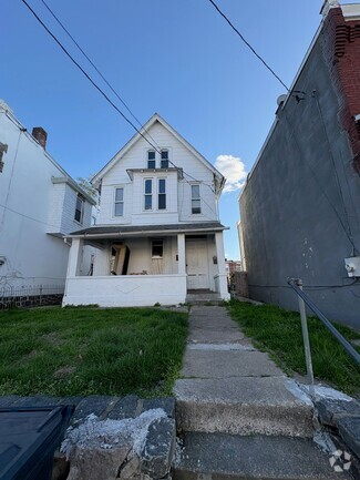 Building Photo - 1716 Lancaster Ave