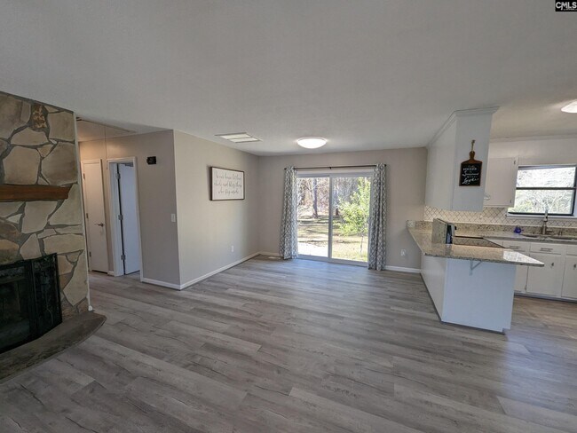 Building Photo - 404 Fox Squirrel Rd