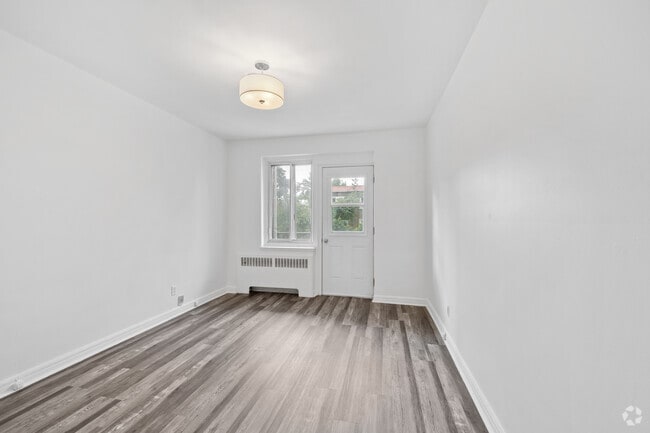 Interior Photo - 5485-5487 Lavoie