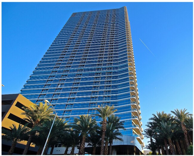 Foto del edificio - Experience elevated high-rise living at The Martin.