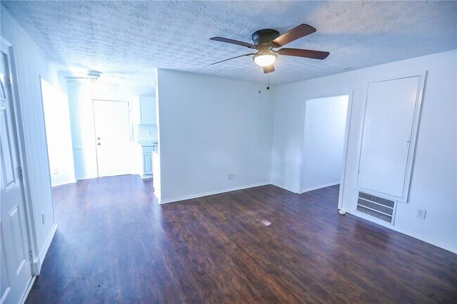 Building Photo - 1967 Singer Way