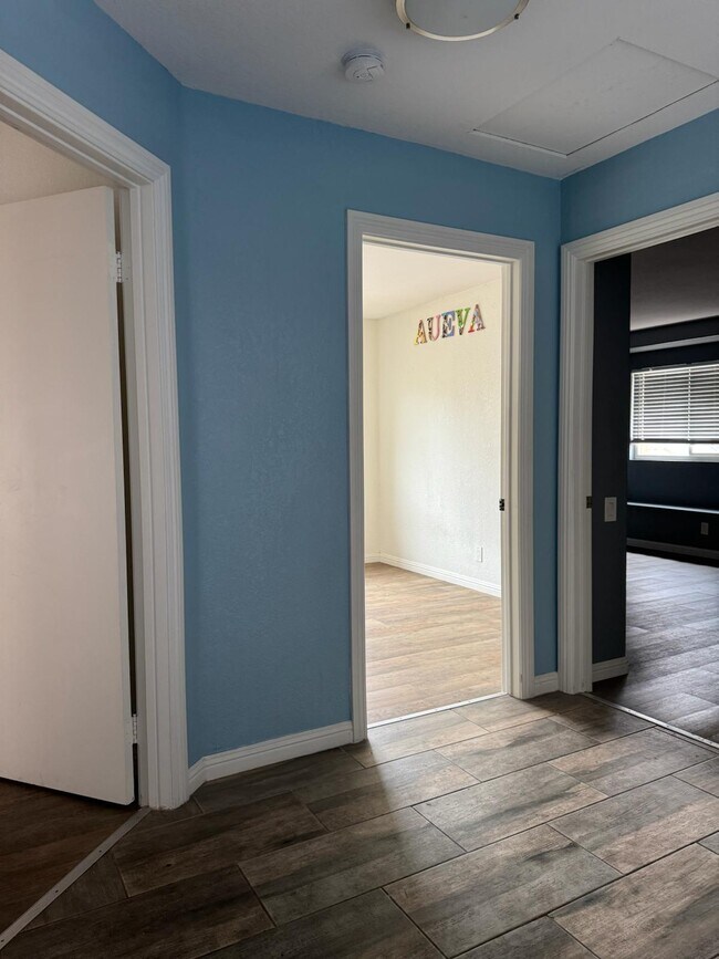 Foto del edificio - 5543 N Magnolia Dr