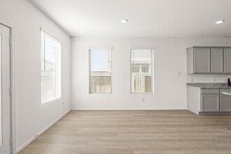 Building Photo - 5026 Lavaridge Dr