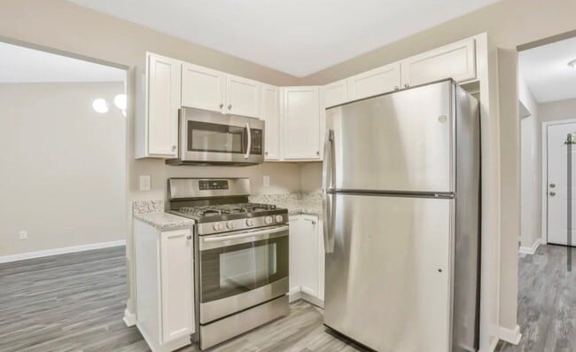 Foto del edificio - 2202 Clayton Ridge