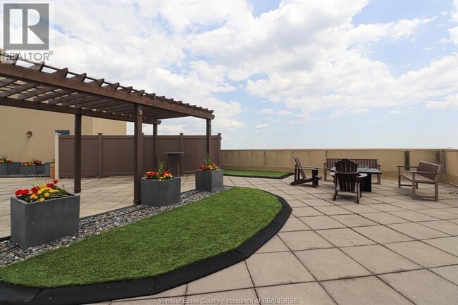 Building Photo - 1225 Riverside Dr W