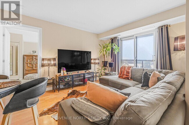 Photo du bâtiment - 314 Central Park Dr