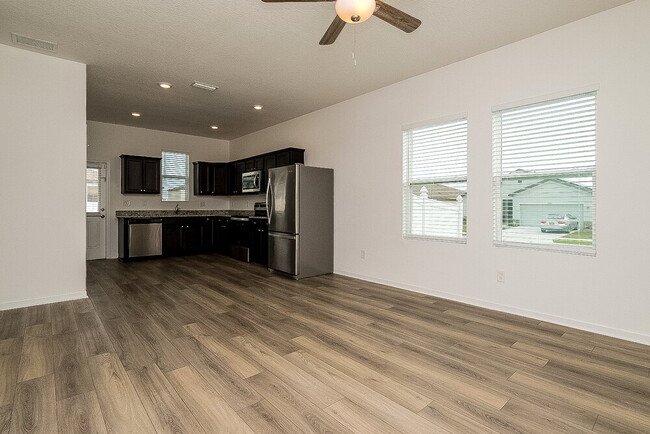 Foto del edificio - 34812 Daisy Meadow Loop