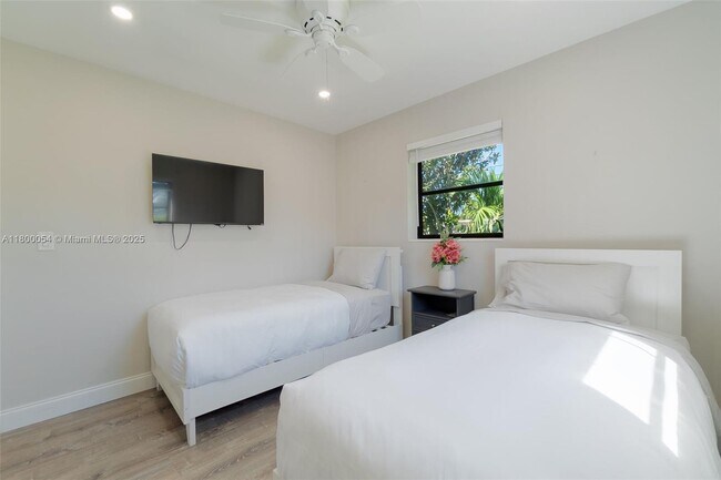 Foto del edificio - 712 Tradewind Dr