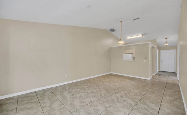 Building Photo - 2600 Legend Ct