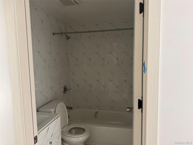 Foto del edificio - 70-33 Queens Blvd