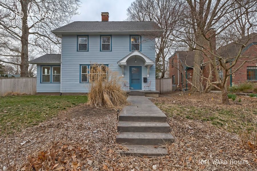 Primary Photo - Great home in ideal location, right on Car...