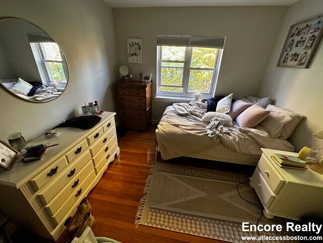 Building Photo - 63 Selkirk Rd