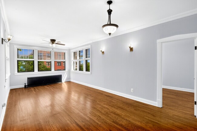 Foto del edificio - 7626 N Eastlake Terrace