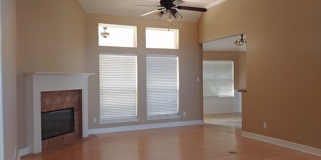 Building Photo - 5720 Barrington Ct
