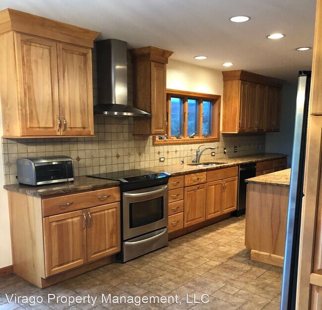 Building Photo - 4 br, 3.5 bath House - 35 Valley View Drive