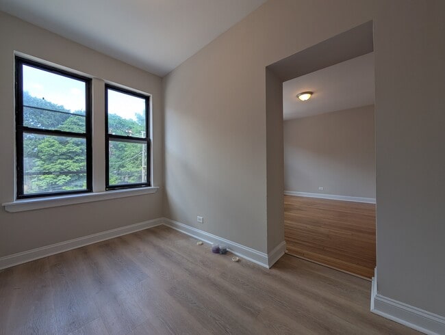 Building Photo - 3145 W Medill Ave