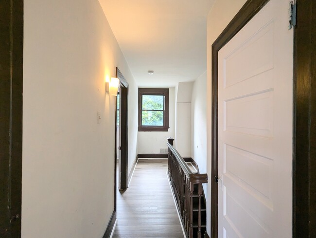 Foto del edificio - 229 N Graham St