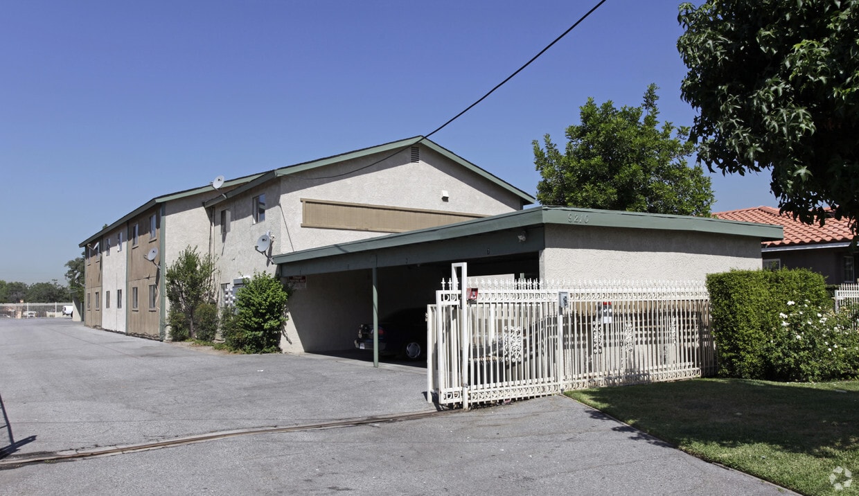 Primary Photo - 9210 Pepper Ave