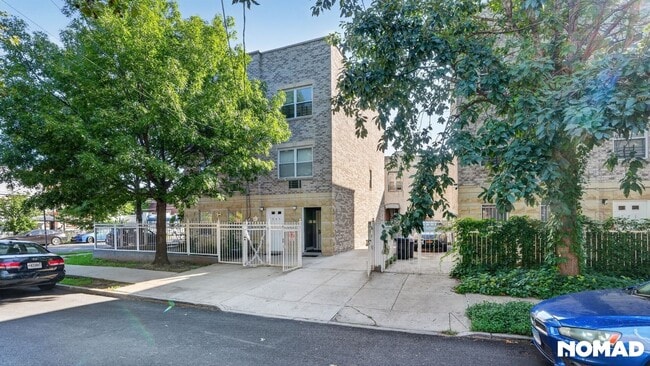 Building Photo - 747 Essex St