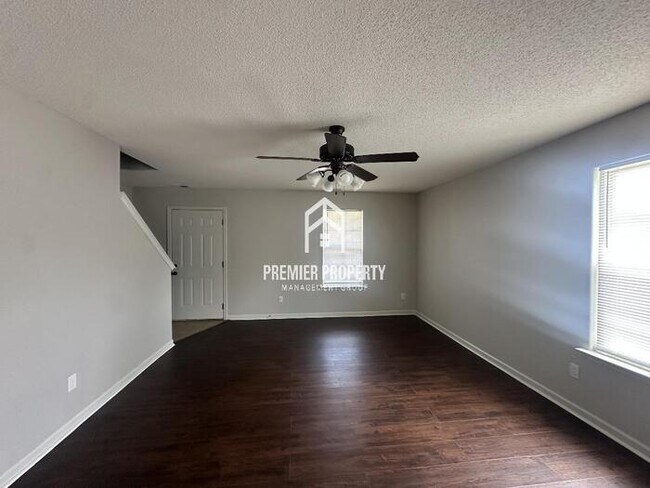 Foto del edificio - 2215 Apple Mill - Available NOW!